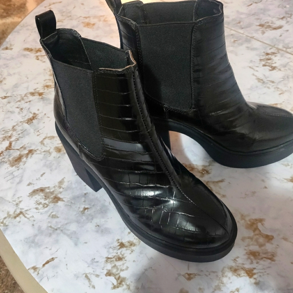 Boots - Picture 2 of 4